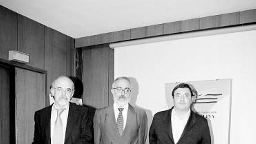 De izquierda a derecha, Lacave, García, y Bernal, antes de la presentación.