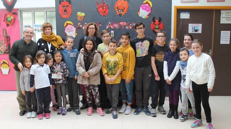 Representantes de la comunidad educativa del colegio público de Palmanova.