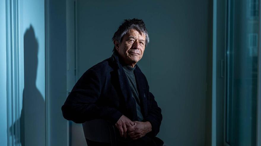 Emmanuel Carrère: "Me gustó saber que mi madre rechazó colaborar con el KGB sin dudar y con una sonrisa"