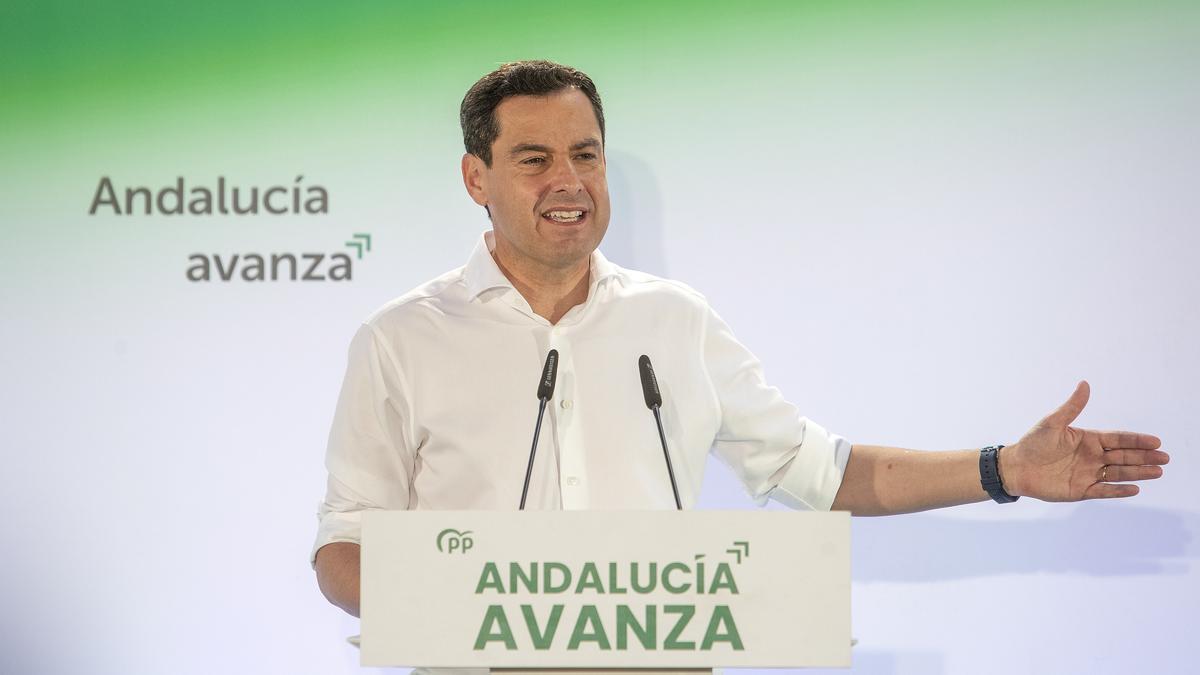 Juanma Moreno, durante un mitin del PP.