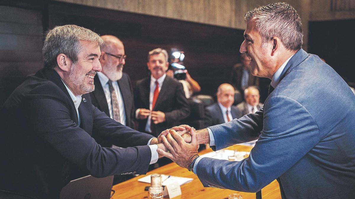 El presidente de Canarias, Fernando Clavijo, y el vicepresidente, Manuel Domínguez, antes de la reunión del Consejo Asesor del Presidente.