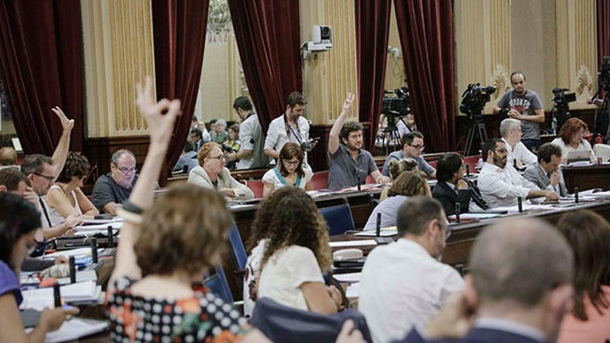 Diputados durante la votación.