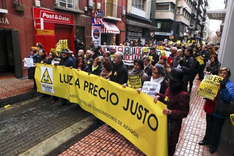 Fotogalería: Protesta por el precio de la luz en Zaragoza