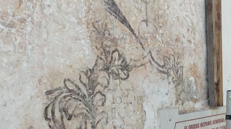 Descubren antiguas pinturas murales  en la parroquia del Apóstol Santiago