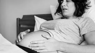 Una ginecóloga se queda sin palabras ante lo que ha hecho el marido de una mujer en pleno parto