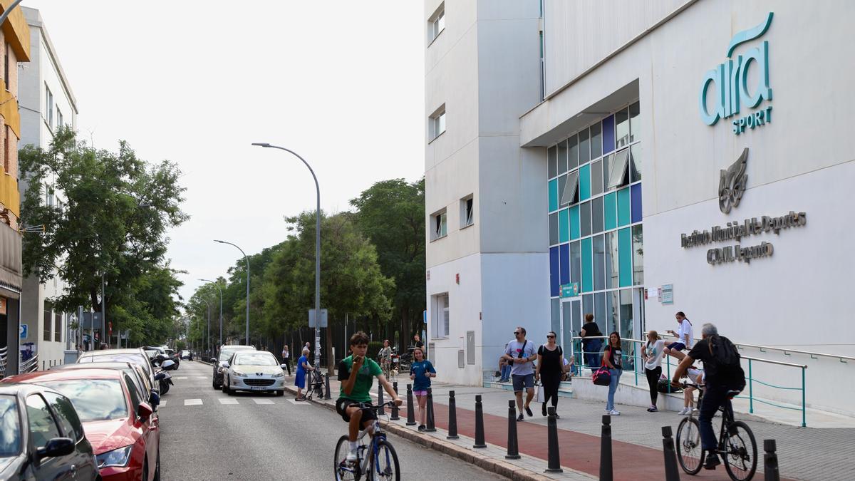 Paso de peatones en la avenida de Rabanales donde el Ayuntamiento mejorará la accesibilidad.