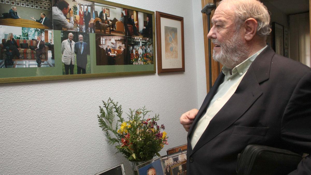 El periodista asturiano José Luis Balbín, en su casa de Madrid.