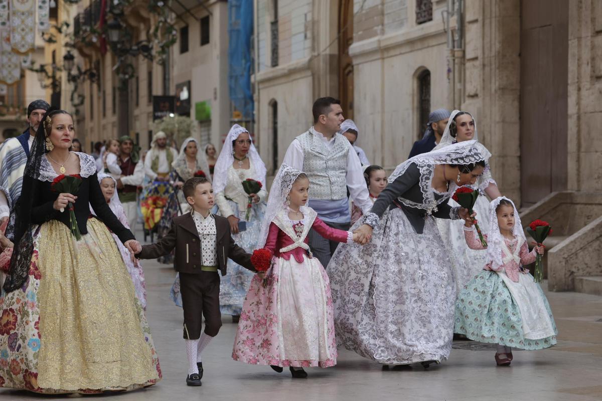 Todas las fotos de la ofrenda del 18 de marzo por la calle San Vicente hasta las 18:30 horas Todas las fotos de la ofrenda del 18 de marzo por la calle San Vicente hasta las 18:30 horas