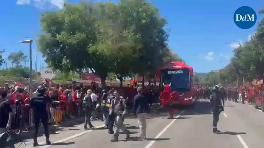 Así han recibido los aficionados al Mallorca en Son Moix antes del partido clave contra el Villarreal