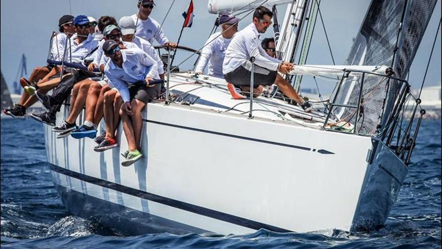 El ‘Brujo’ destrona al ‘Doctor Senís’ en la XXII Regata Costa Azahar