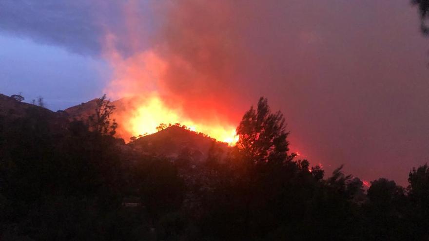 Fuerte incendio en la provincia de Alicante