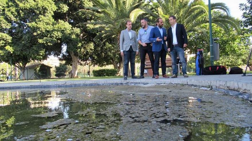 Cs pide mejoras  que acaben con el mal olor del estanque del Parque de Huelin