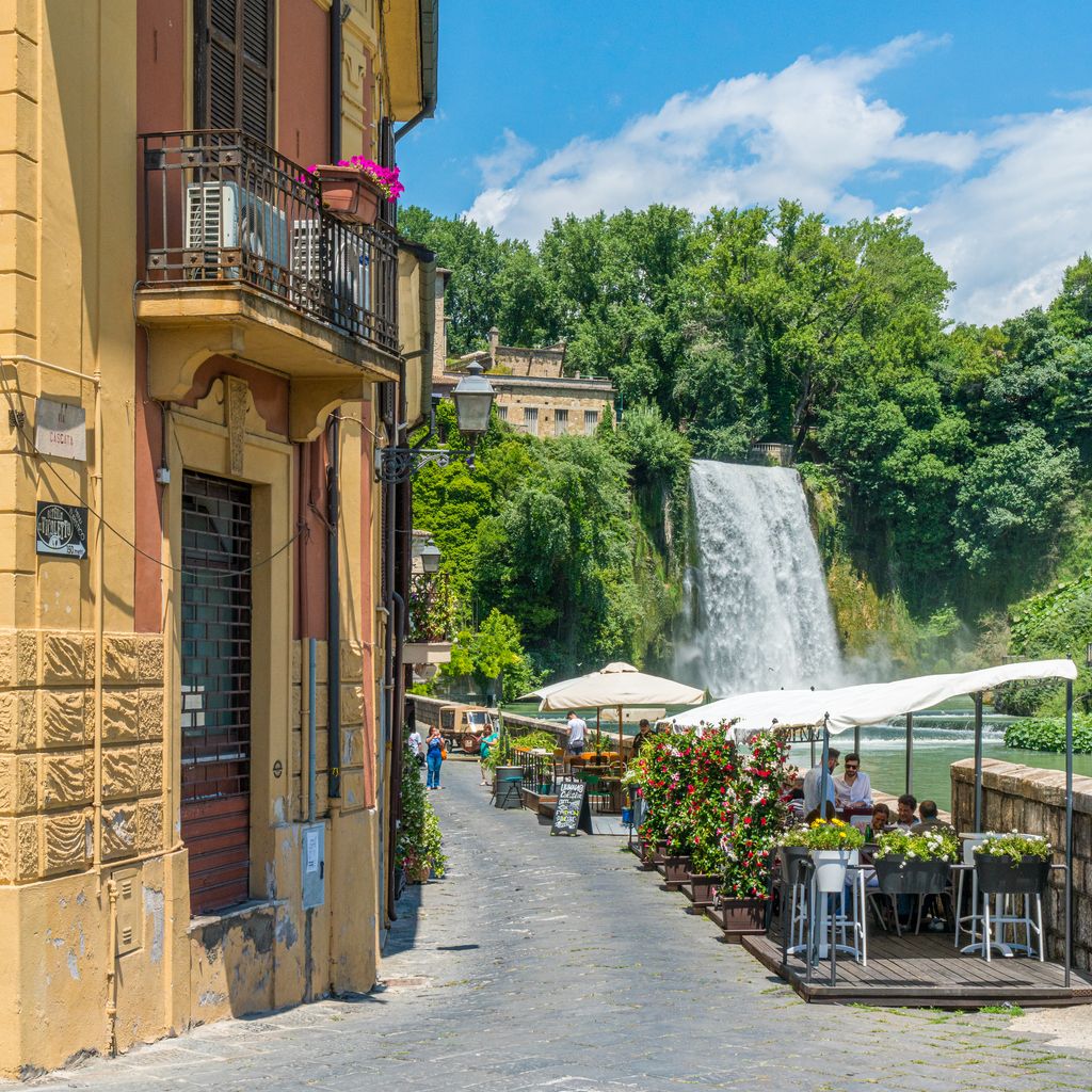 Es la única cascada de Italia que está dentro de un centro histórico