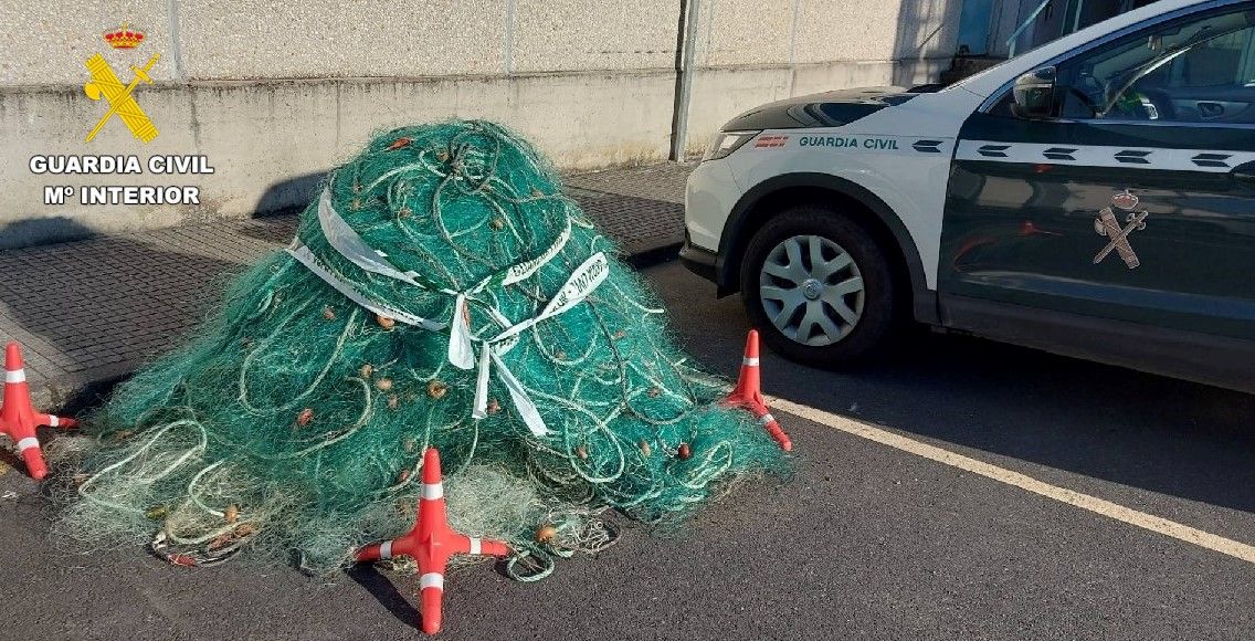 Aparejos recuperados por la Guardia Civil.