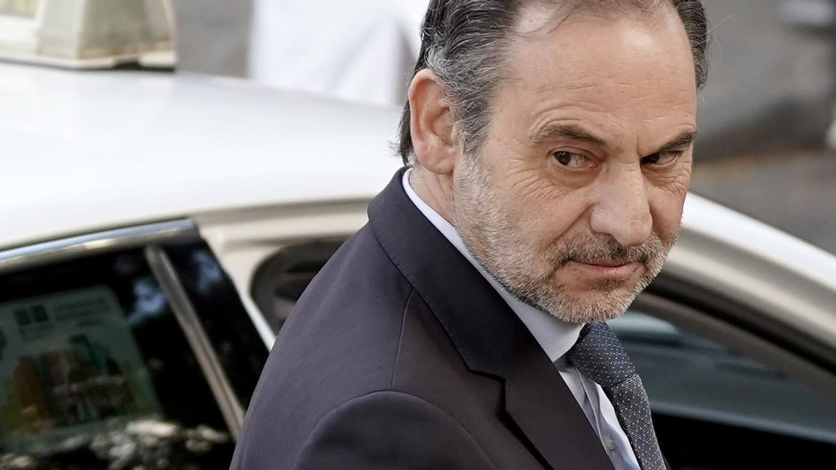 El silencio de Ábalos y Koldo García en el Supremo concede un leve respiro al PSOE frente al precipicio:  Todo se ciñe al triángulo tóxico 