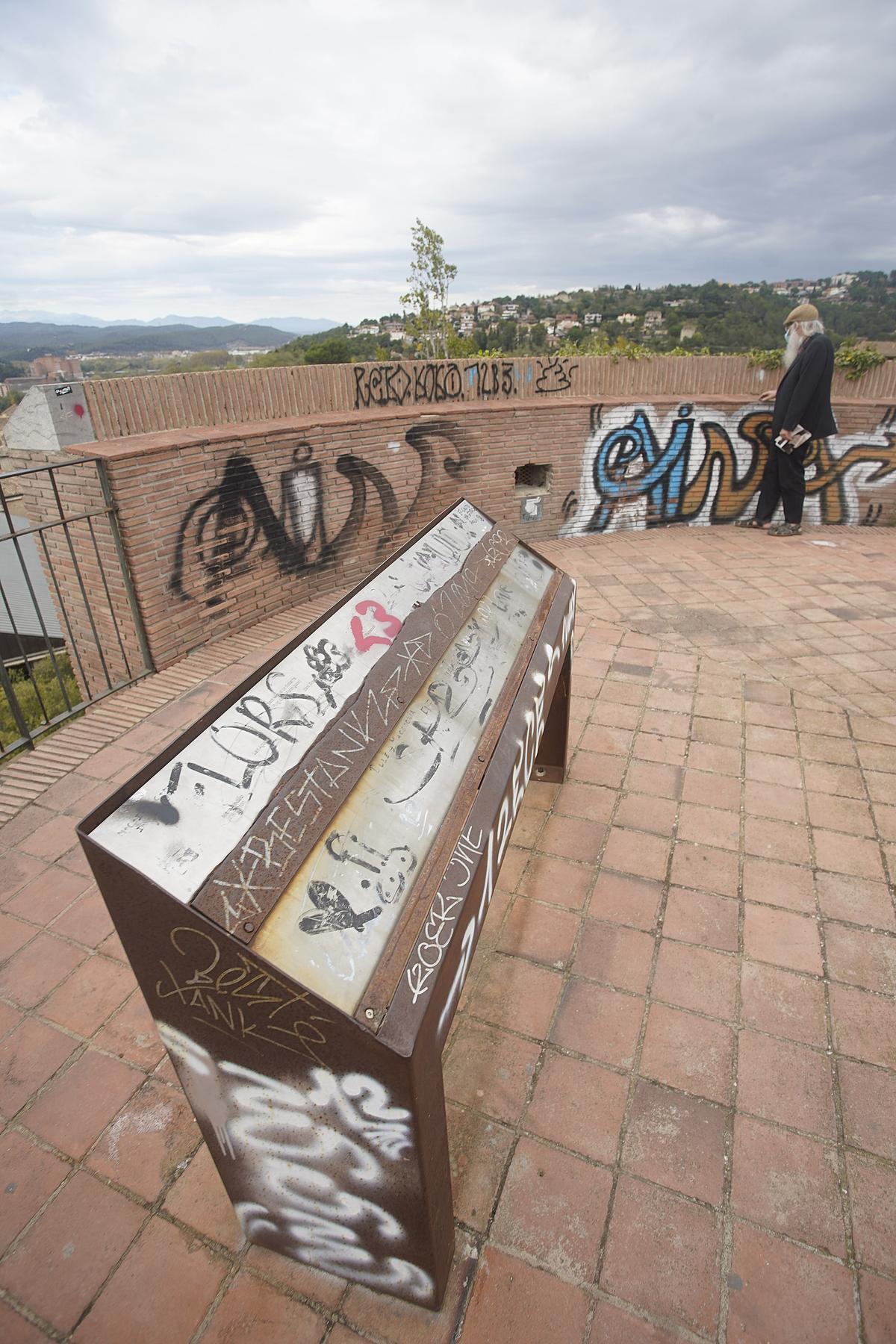 Les torres de la muralla de Girona, farcides de pintades Les torres de la muralla de Girona, farcides de pintades