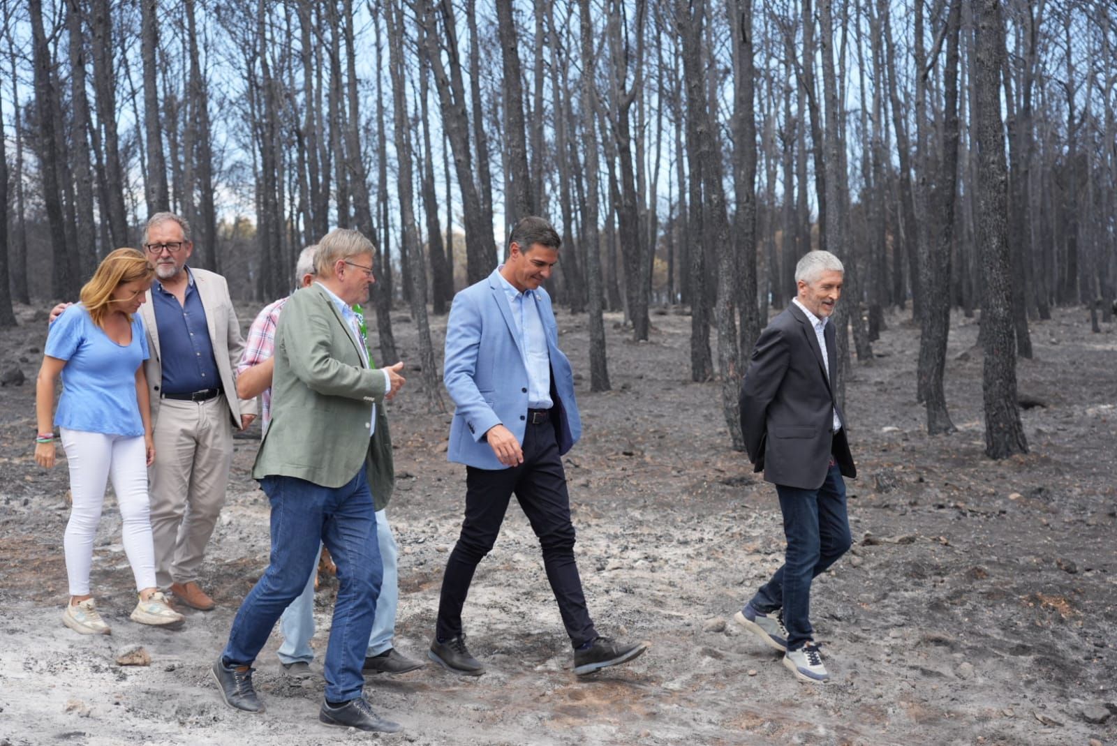 Las imágenes de la visita de Pedro Sánchez a la zona del incendio de Bejís