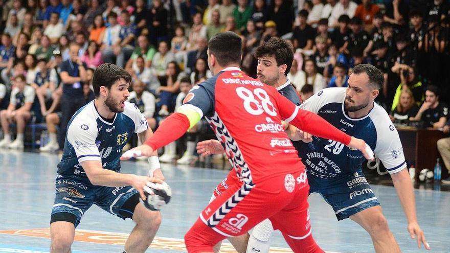 Quique Domínguez, entrenador del Frigoríficos del Morrazo: «Espero un partido físico, intenso y duro ante el Aranda»