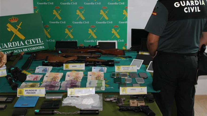 La Guardia Civil desmantela una red de narcos y retira 400 dosis de cocaína