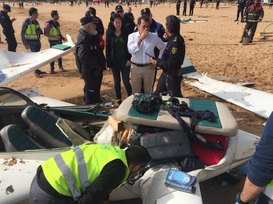 Aterrizaje de emergencia de una avioneta en la playa de Las Teresitas