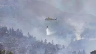 Los bomberos dan por estabilizado el incendio de Barxeta y confirman que su evolución es "favorable"