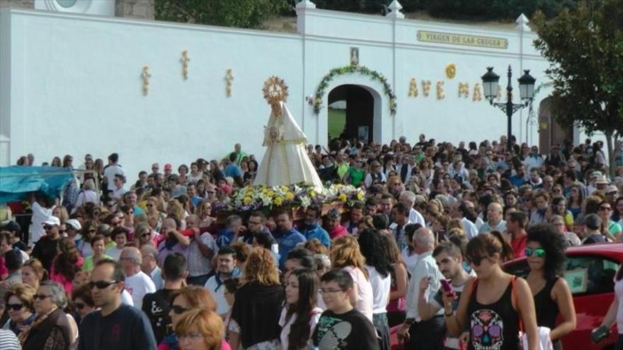 La ciudad está preparada para recibir esta tarde a la Virgen de las Cruces