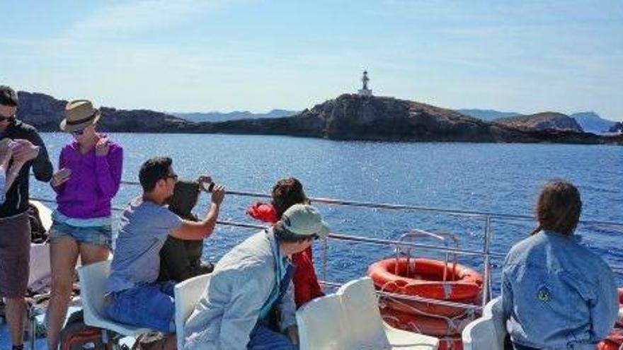 Visitantes, en una excursión anterior a los Illots de Ponent.