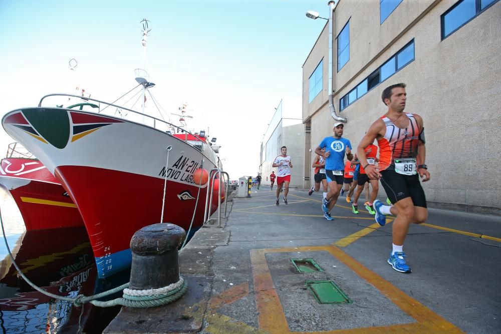 Cerca de 500 corredores participaron esta mañana en la carrera de 10 kilómetros de O Berbés