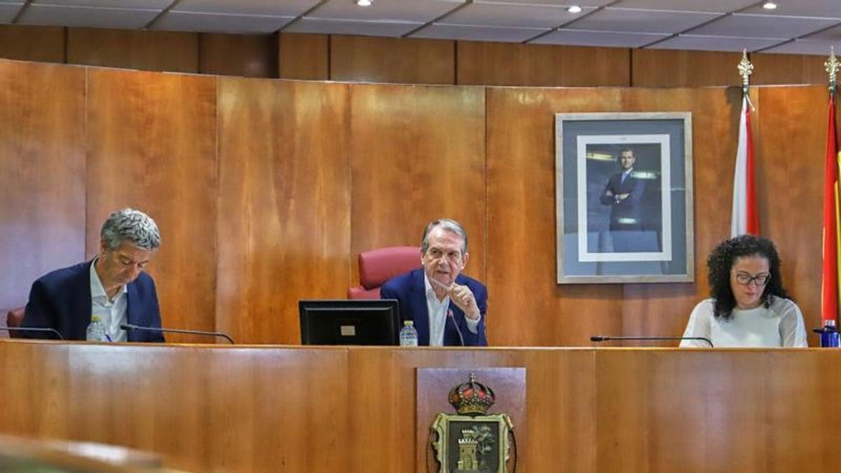 Abel Caballero, durante su intervención en el pleno para hablar de la empresa de vivienda.