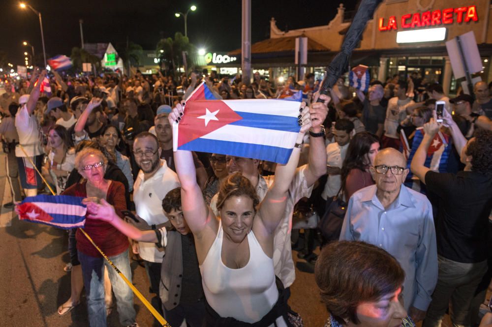 El exilio cubano celebra la muerte de Castro