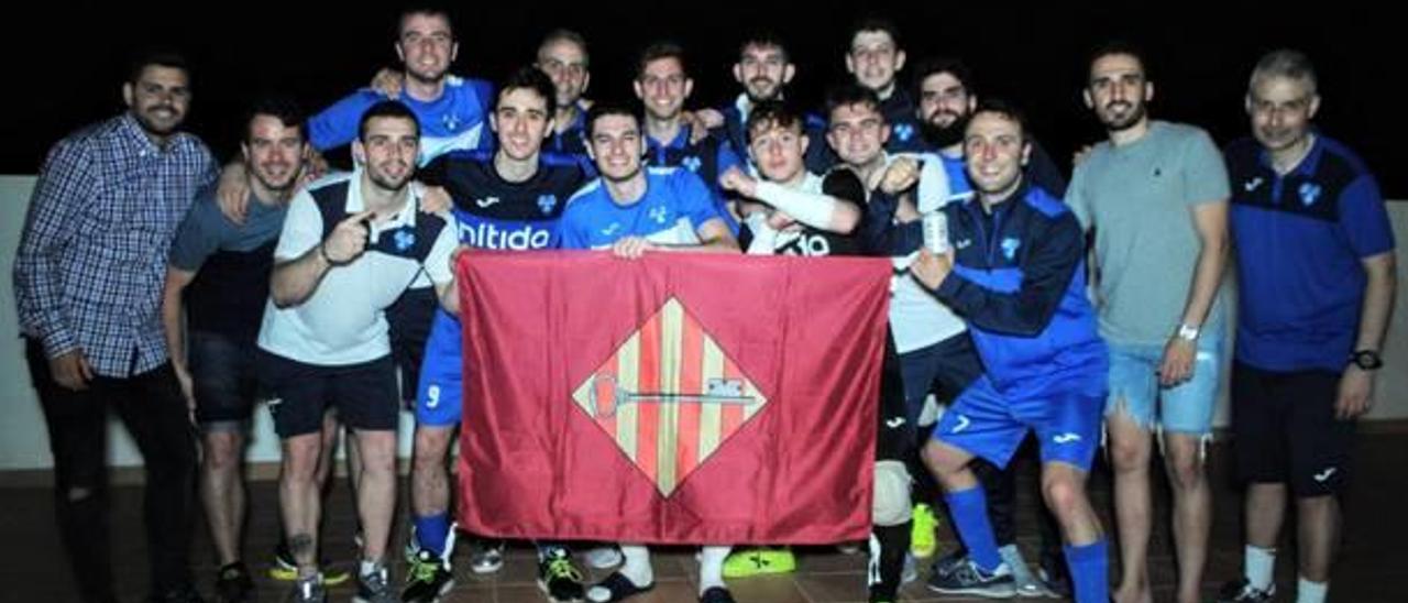 Los integrantes de la plantilla del Nítida Alzira celebraron la victoria en tierras canarias.