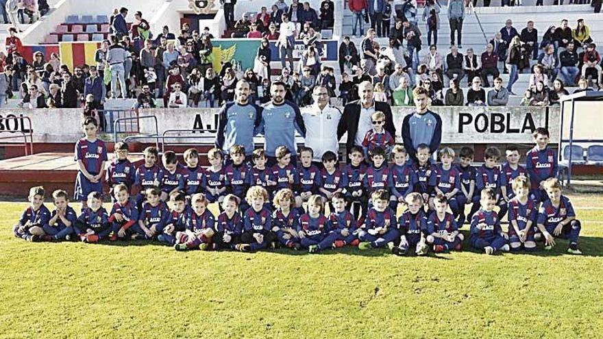 Los 45 niños y niñas que participan en la Escoleta.