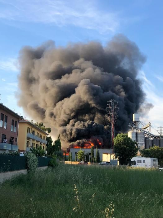 Incendi en una empresa de Sarrià de Ter