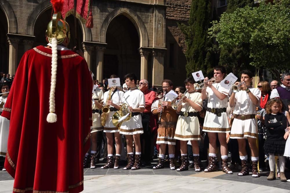 Benedicció de Rams davant l'església de Crist Rei de Manresa i desfilada dels Armats