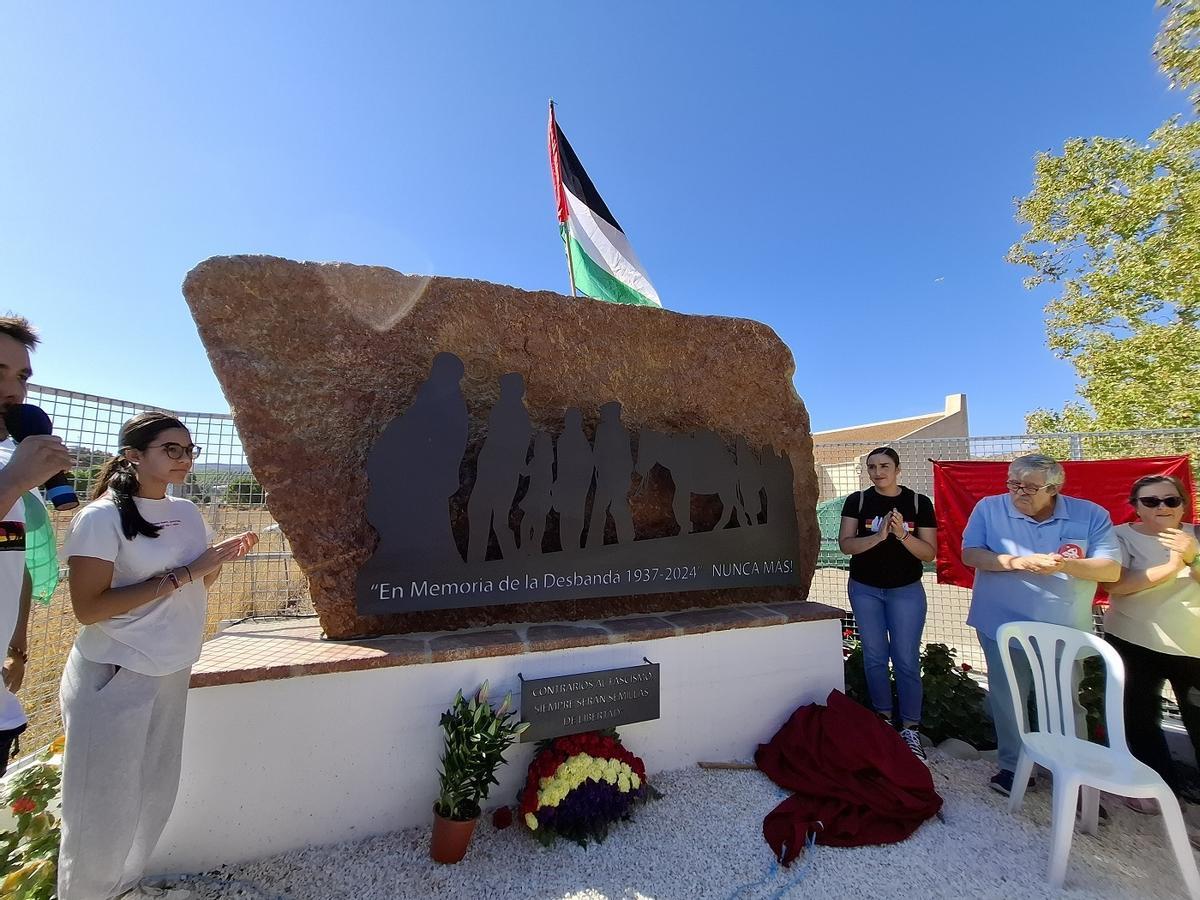 Inauguración del monumento a la Desbandá, en Álora, en 2024.