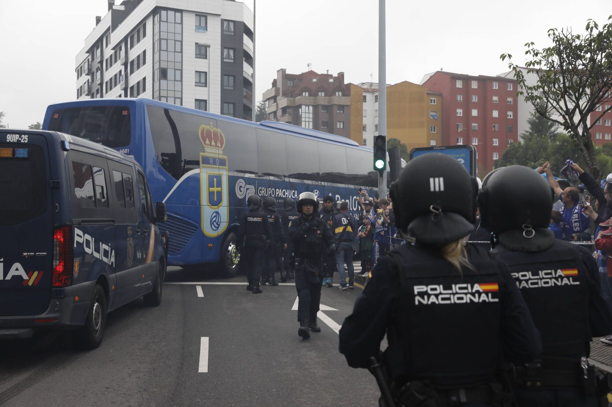 Así fue el recibimiento de la afición al Real Oviedo y toda la previa del último partido de la temporada