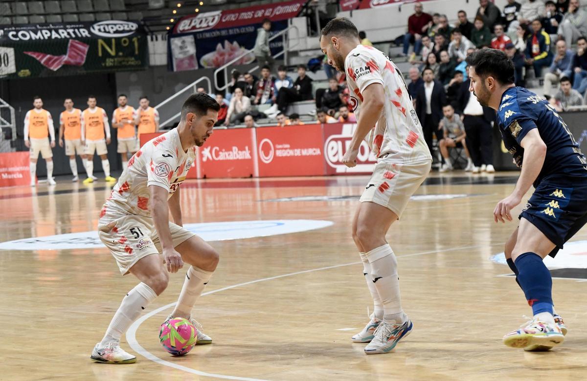 Las imágenes más destacadas del partido entre ELPozo y O Parrulo