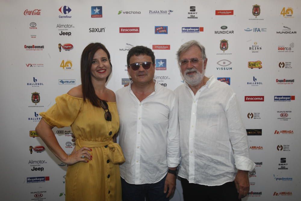 Esther Gilabert, directora general de IFA; Toni Cabot, director de INFORMACIÓN; y el presidente de la institución ferial, José Luis Gisbert.