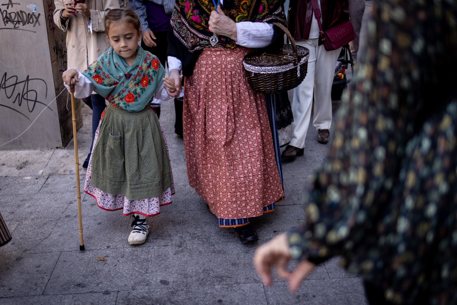 En imágenes | Zaragoza vive su día grande con la Ofrenda de Flores a la Virgen del Pilar