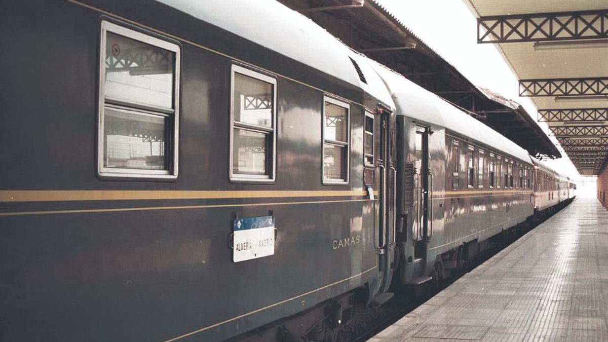 Imagen de archivo de un coche cama de un tren.