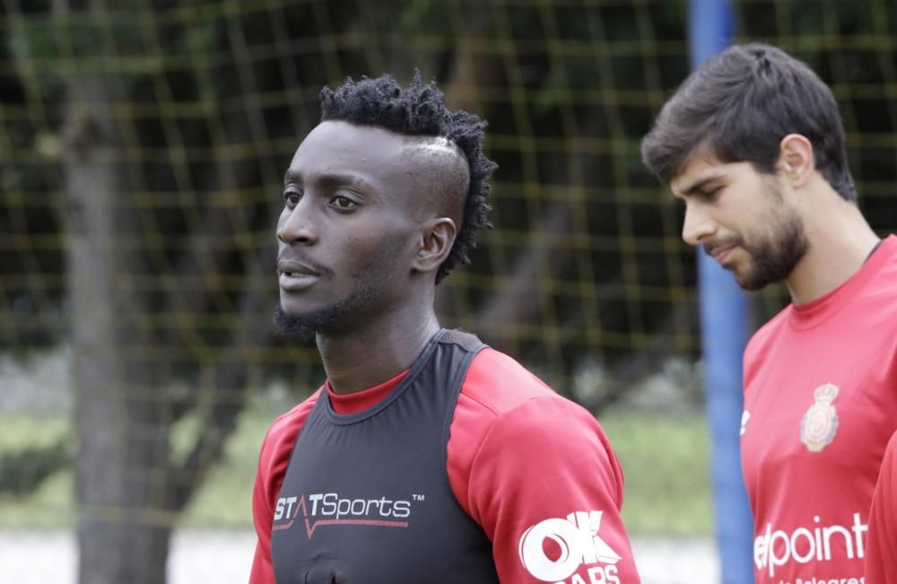 El Real Mallorca entrena en la ciudad deportiva del Alavés