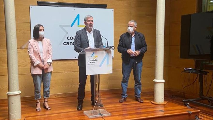 Migdalia Machín, Fernando Clavijo y Mario Cabrera, en un acto de CC.