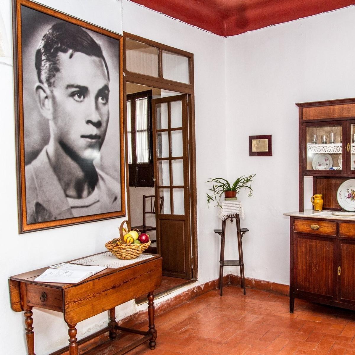 Si hay una figura cultural que marca Orihuela, esa es la de Miguel Hernández.