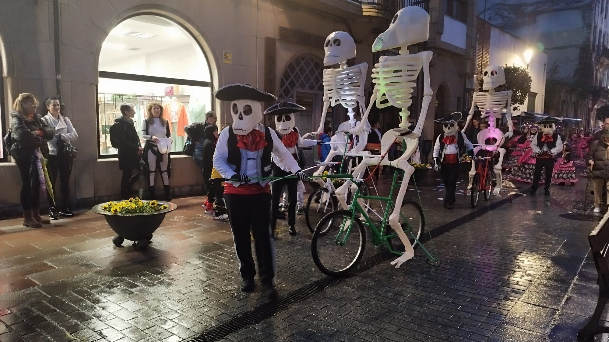 Multitudinario Carnaval en Cangas de Onís