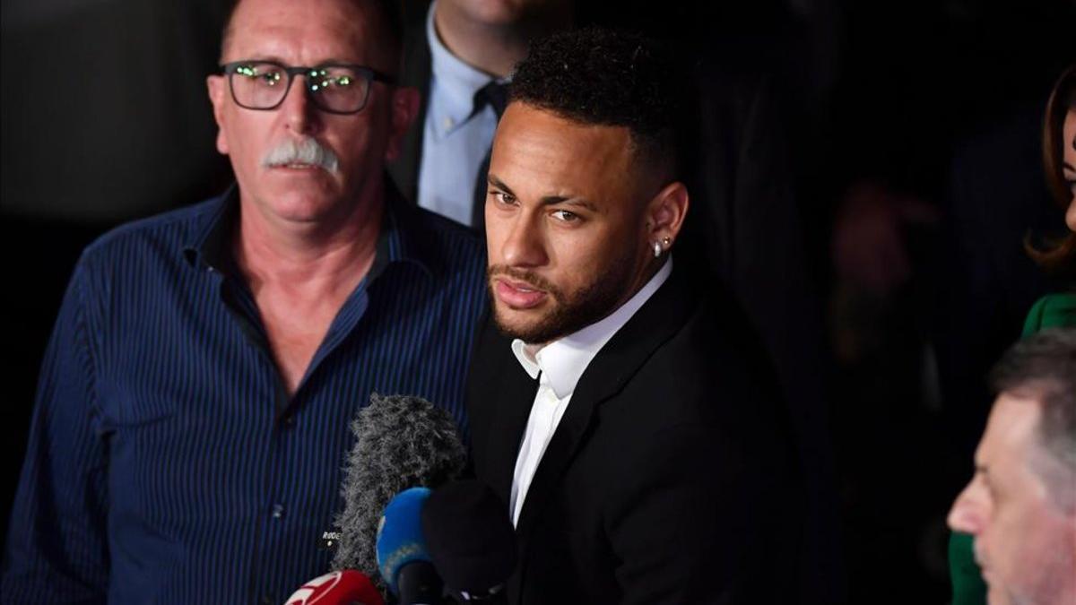 Neymar sigue en el proceso de defensa por las acusaciones por violación