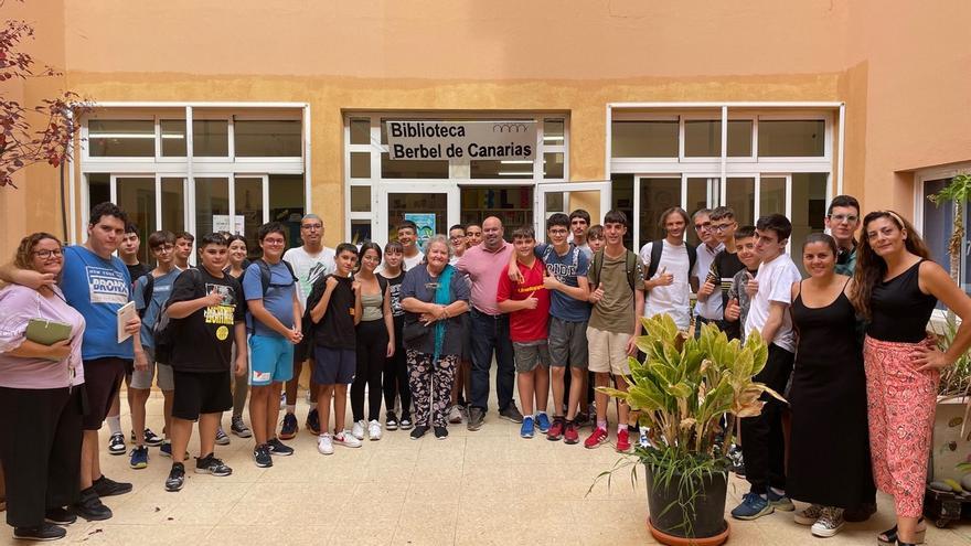 El alumnado del IES La Herradura celebra el Día de las Escritoras con Berbel