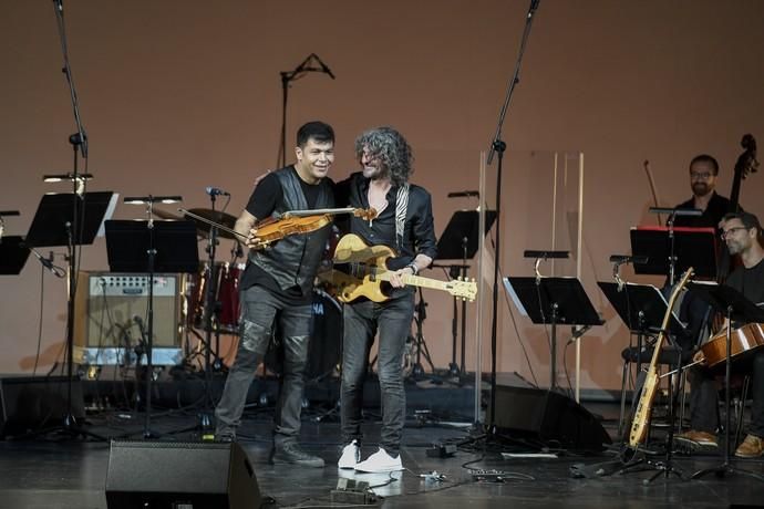 20-04-19 GENTE Y CULTURA. AUDITORIO ALFREDO KRAUS. LAS PALMAS DE GRAN CANARIA. Concierto Bach Rock. Clausura del International Bach Festival 2019 con un concierto de la orquesta del festival y el guitarrista Iñaki Antón, de Extremoduro  | 20/04/2019 | Fotógrafo: Juan Carlos Castro