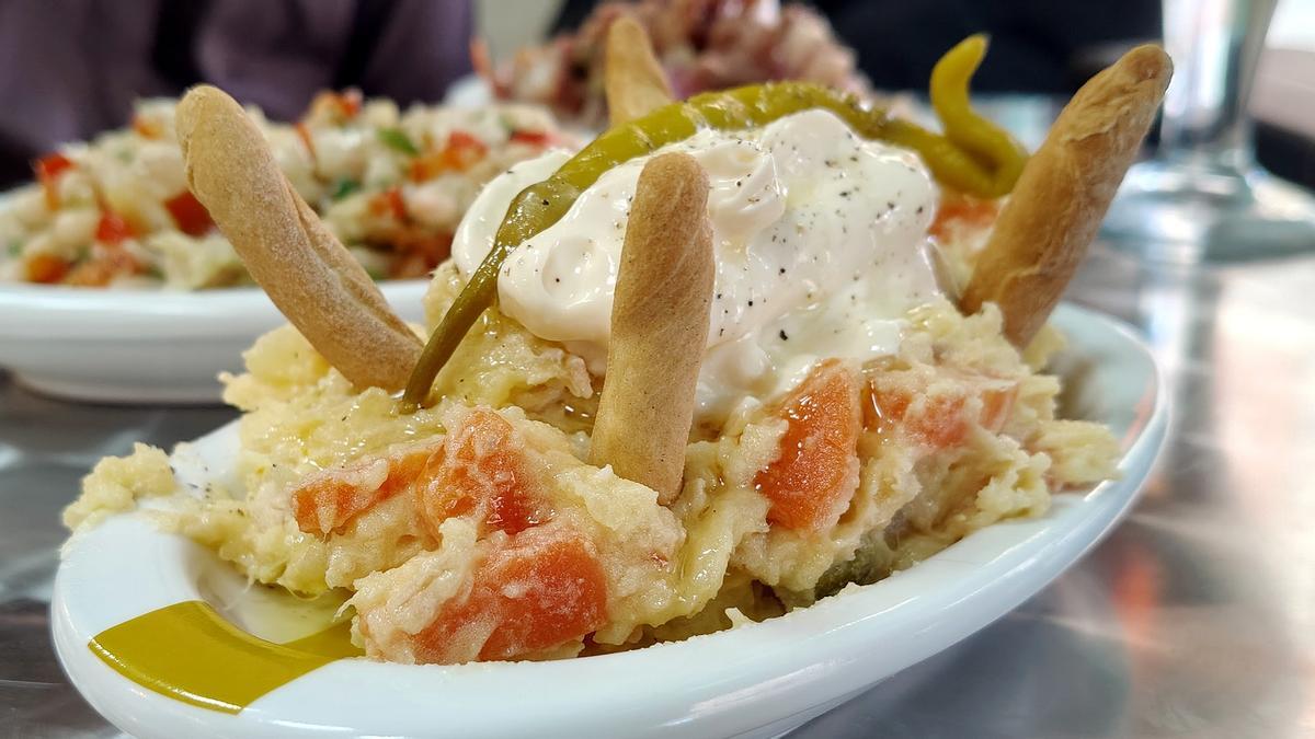 La ensaladilla, muy cremosa, de Bodega Vidal.