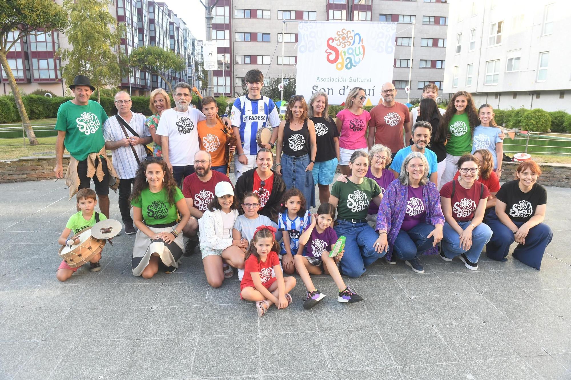 La Asociación cultural Son d’aquí celebró su décimo aniversario en la plaza de los Abuelos de Monte Alto