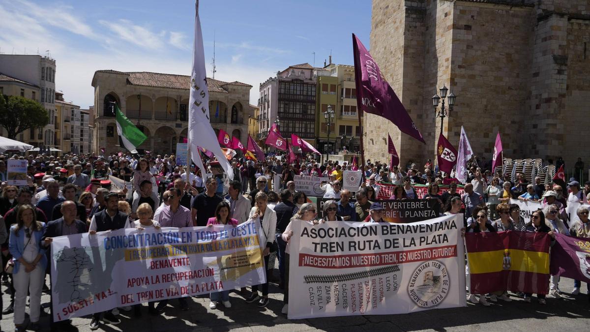 La concentración por la reapertura de la Vía de la Plata.